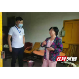 桃江县灰山港：受伤不减敬业本色 干部“跛脚”入村开展敲门行动
