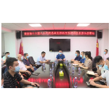 罗讯参加县人大代表选举投票