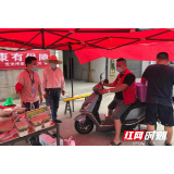 赫山区龙光桥镇：预备党员不“预备”，给“疫”线送“大餐”
