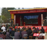 南县中鱼口镇：戏曲下乡 村民家门口看好戏
