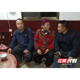 71岁老人走失 桃江村警接力助其回家