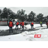 资阳迎风桥镇：全员出击共战冰雪