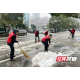 益阳市市场监管局党员干部迎战风雪