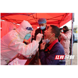 益阳医专附属医院：青年志愿者变身“大白”严把高速防疫关口