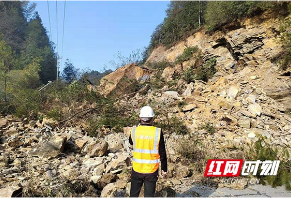 安化县交通运输局成功抢通Ｇ536线安化奎溪段塌方公路