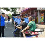 南县三仙湖镇：“一盔一带”整治宣传 守护群众人身安全