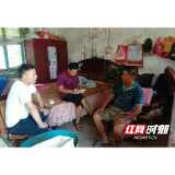 南县乌嘴乡:情暖中秋 走访慰问防返贫监测户