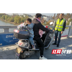 南县中鱼口镇开展常态化“一盔一 带”安全劝导及交通违法行为整治行动