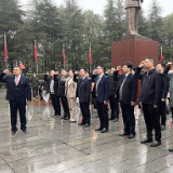 桃江县委理论学习中心组赴韶山开展2023年第2次集中学习