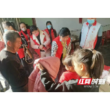 南县麻河口镇：“爱心妈妈”送温暖 过个别样妇女节