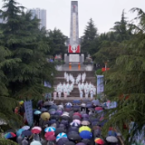 南县：杏花春雨祭英烈 清明新风悼同胞