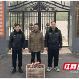 南县青树嘴镇：查没渔获物无偿赠予敬老院