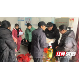 南县明山头镇：乡贤慰问暖人心 浓浓关爱见真情