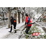 赫山区赫山街道：清雪除冰保畅通 为民扫出平安路