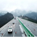 持续更新丨除隐患 、保畅通、送温暖……益阳积极应对冰冻雨雪天气