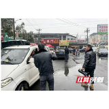 南县青树嘴镇：广泛宣传 警惕雪后“天降利剑”