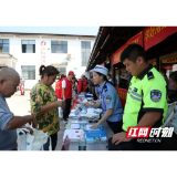 安化交警开展“拒绝毒驾 平安出行”主题宣传活动