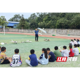 桃江县桃花江镇：无人机“飞”进校园 让孩子享受“科技盛宴”