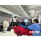 益阳:“质量体检”再进校服企业 跟踪服务助质量升级