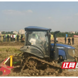 赫山区兰溪镇积极参与全区秸秆综合利用农机装备现场展示观摩会