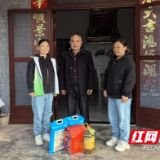 重阳节前夕 南县明山头镇为老人送上慰问大礼包