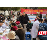 义诊进社区 益阳市人民医院为糖友“幸福”加分