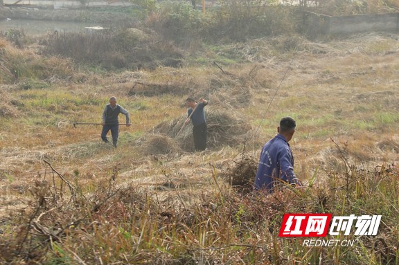 b5ce94c0620a439293ed52d815c74ee7.marked.jpg b5ce94c0620a439293ed52d815c74ee7.marked.jpg