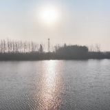冬日大通湖：一场雾与光的静默对话