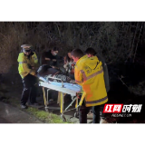 益阳高速：乘客受伤，高速人暖心救援助脱险