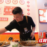 宇帅：会弹钢琴的麻辣烫小哥