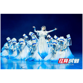毕业舞剧下乡 文化振兴添彩——湖南城市学院学子在清溪村“村晚”展芳华