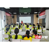 大通湖区北洲子镇开展“巧手做龙舟，欢乐迎端午”新时代文明实践活动