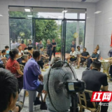 赫山区新市渡镇：屋场会上话家常 政策宣传零距离