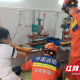 工人手指被卡 益阳消防巧施援手化险为夷