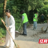 桃江县浮邱山乡：大学生志愿者助力乡村环境整治与禁烧宣传