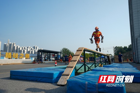 100米消防障碍2.marked.jpg