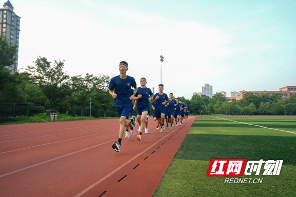 图为3000米跑比武项目现场.marked.jpg