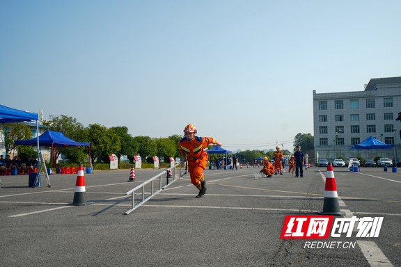 60米肩梯登楼操.marked.jpg
