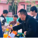 驻村书记“蹭饭”，是作秀还是真作为？