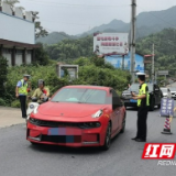 安化交警开展午间酒驾集中查处行动