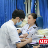 桃江税务：挽袖献爱心 热血映税徽