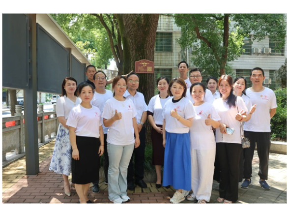 青春重聚忆师恩 薪火相传续情谊——益阳师范158班校友返校活动顺利举办