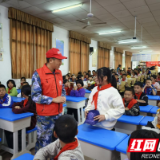 从军事记者到三尺讲台：一名退役海军的红色播种路