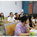 开学首日“探课”！益阳师专校领导推门听课，为教学质量精准“把脉”