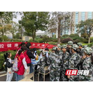 义诊＋趣味科普，益阳医专“牙小青”守护口腔健康