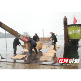 应对低温冰雪天气 桃江为52艘渡船铺设“安全垫”