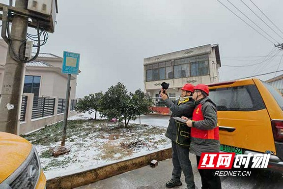 1月20日，国网沅江市供电公司配网运检班对10千伏琼罐线五斗台区，10千伏桔医、桔杨线16号杠开展红外线测温及无人机巡视，确保居民正常用电。龚怀亮-摄.marked.jpg