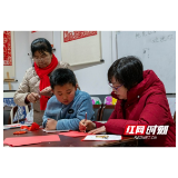 非遗暖新春 桃花江剪纸“百骏呈祥”献礼马年
