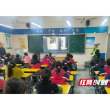 安化公安开展交通安全“开学第一课” 守护学生平安路