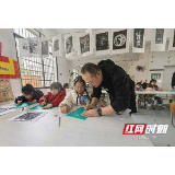 桃江：一把刻刀，点亮乡村童年的艺术之光